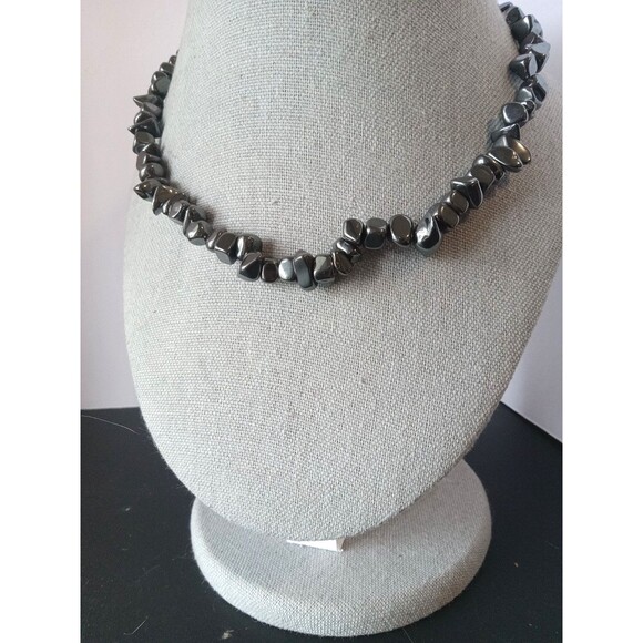 VTG Hematite Chip Necklace with Ornate Irregular Hook Clasp (AS IS) - Picture 4 of 11